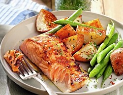 SALMÓN EN SALSA MARÍTIMA